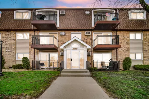 10538 Ridgeland Ave #101, Chicago Ridge, IL 60415