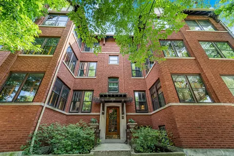 3953 W Waveland Ave #1, Chicago, IL 60618