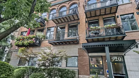 920 W Sheridan Rd #207, Chicago, IL 60613