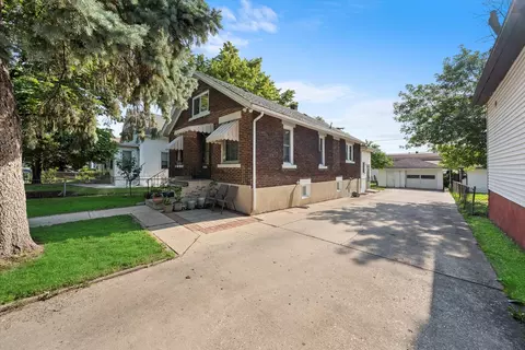 1304 N Hickory St, Joliet, IL 60435