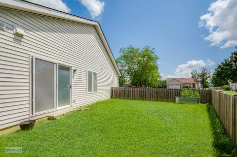 705 Deames St, Plano, IL 60545 photo 4