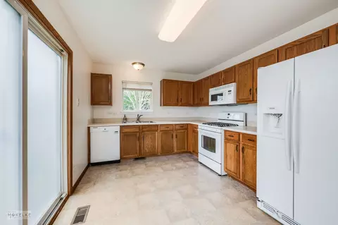 705 Deames St, Plano, IL 60545 photo 10