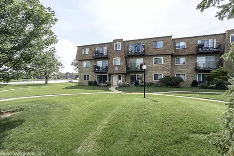 9441 Bay Colony Dr #3S, Des Plaines, IL 60016