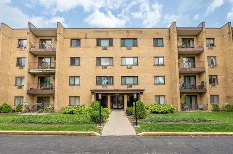 6630 S Brainard Ave #407, Countryside, IL 60525