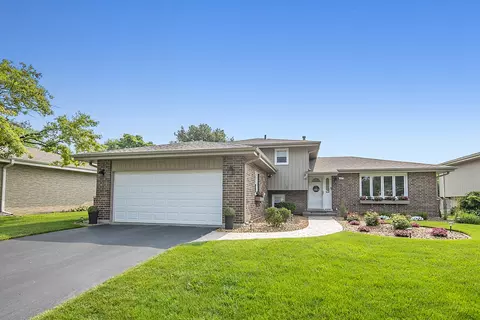 14943 Ridgewood Dr, Oak Forest, IL 60452
