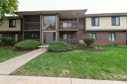 592 Somerset Ln #6, Crystal Lake, IL 60014