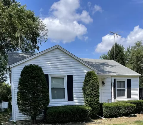 433 S Madison St, Oswego, IL 60543