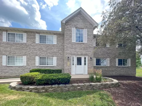 839 Constance Ln #839, Sycamore, IL 60178
