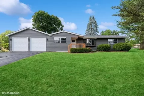 1322 Oeffling Dr, Mchenry, IL 60051