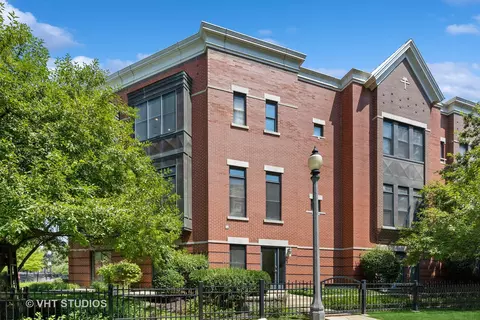 846 W College Pkwy, Chicago, IL 60608