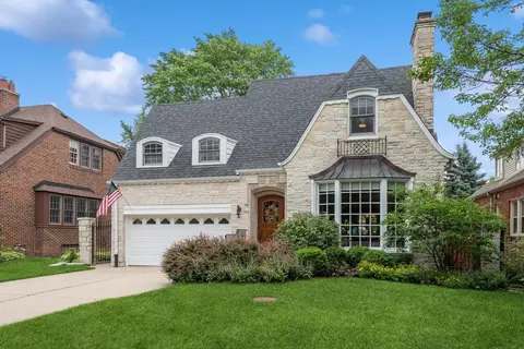 305 N Elmore St, Park Ridge, IL 60068