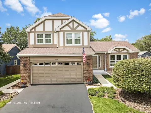 1 N200 Tamarack Dr, Winfield, IL 60190