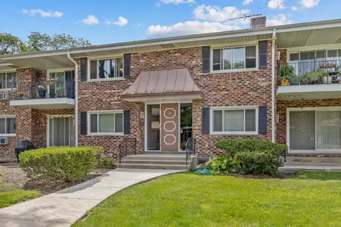 37 N Main St #34, Glen Ellyn, IL 60137