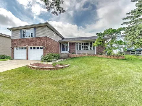4154 Portage Ln, Hoffman Estates, IL 60192