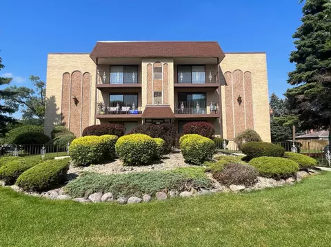 4702 N Austin Ave #204, Chicago, IL 60630