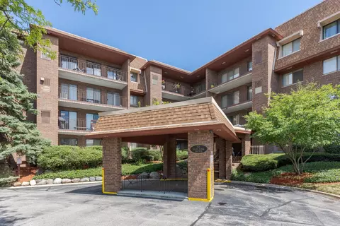 101 Old Oak Dr #308, Buffalo Grove, IL 60089