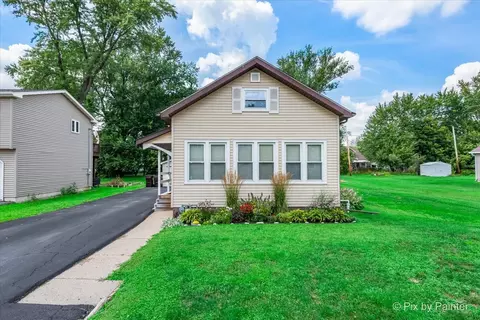 144 N Greenfield Ave, Crystal Lake, IL 60014