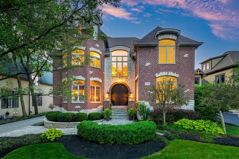 859 E Hillside Rd, Naperville, IL 60540