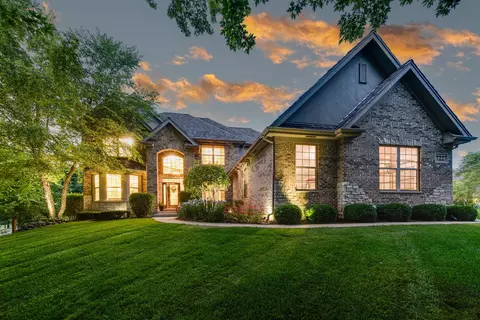 7227 Lenox Ct, Long Grove, IL 60060