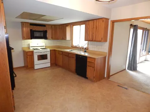 1608 Martha Dr, Elgin, IL 60123 photo 7