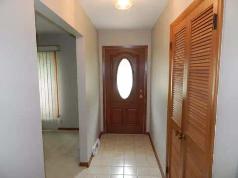 1608 Martha Dr, Elgin, IL 60123 photo 3