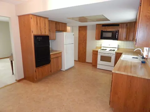 1608 Martha Dr, Elgin, IL 60123 photo 6