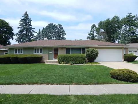 1608 Martha Dr, Elgin, IL 60123 photo 2