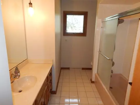1608 Martha Dr, Elgin, IL 60123 photo 18