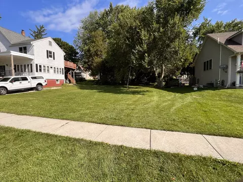 310 E Shannon St, Elburn, IL 60119