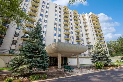 190 S Wood Dale Rd #207, Wood Dale, IL 60191