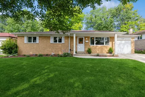 126 S Dwyer Ave, Arlington Heights, IL 60005