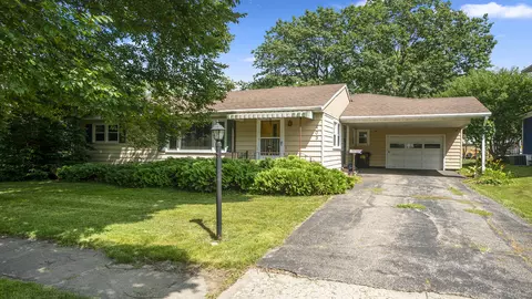 403 S 4th Ave, Forreston, IL 61030