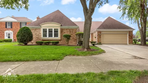405 Regency Ct, Aurora, IL 60504
