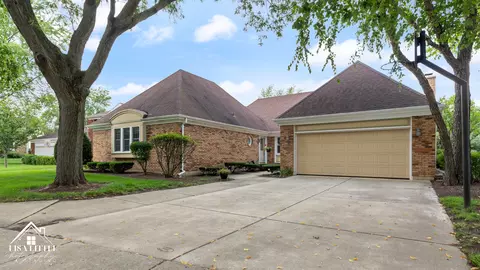 405 Regency Ct, Aurora, IL 60504 photo 2