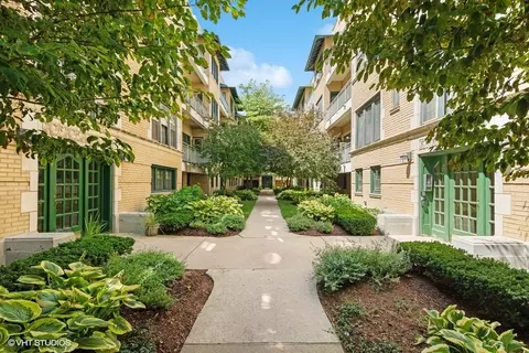 4322 N Clarendon Ave #2220, Chicago, IL 60613