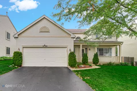 1949 Royal Ln, Aurora, IL 60503