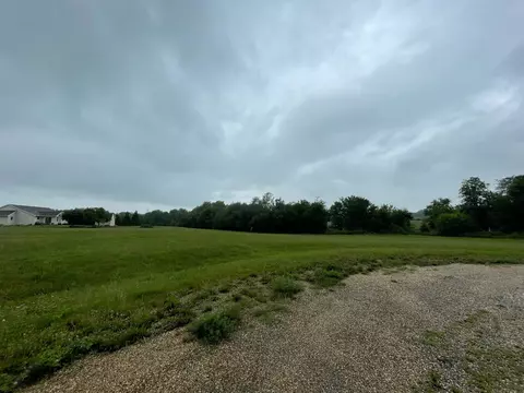 6 Northridge Dr, Clinton, IL 61727
