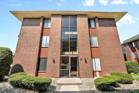 15820 Terrace Dr #1, Oak Forest, IL 60452