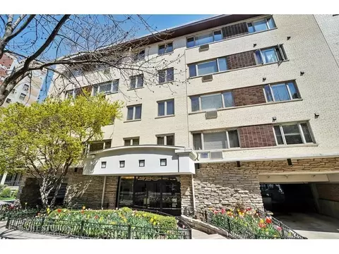 426 W Barry Ave #402, Chicago, IL 60657