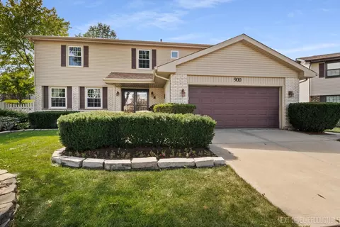 900 Asbury Ln, Schaumburg, IL 60193