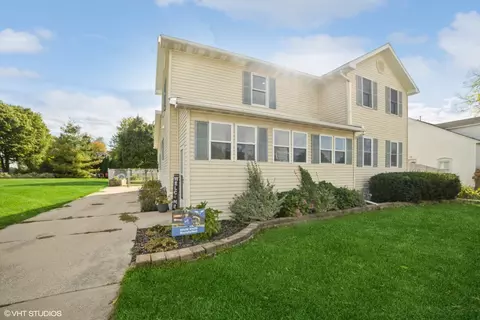205 E Comanche Ave, Shabbona, IL 60550
