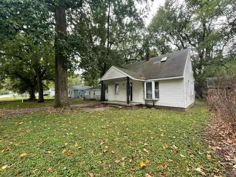 1445 N Dennis Ave, Decatur, IL 62526