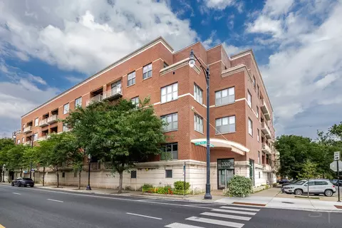 3300 W Irving Park Rd #H3, Chicago, IL 60618