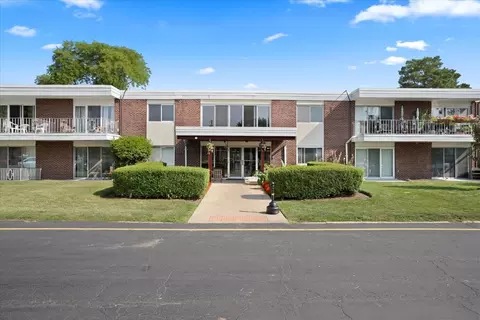 100 Deborah Ln #B30, Wheeling, IL 60090