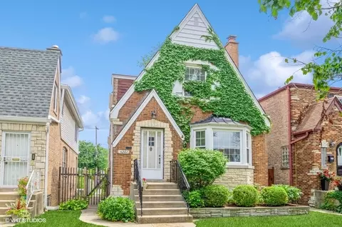 5261 N La Crosse Ave, Chicago, IL 60630