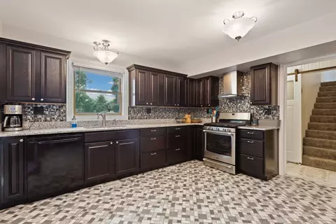 333 E 4th St, Lockport, IL 60441 photo 8