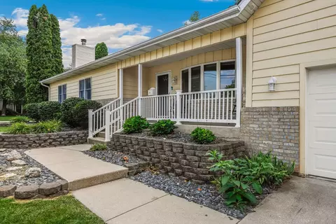 333 E 4th St, Lockport, IL 60441 photo 3