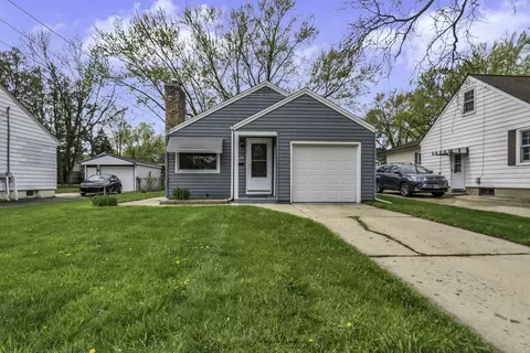 124 S Commonwealth Ave, Elgin, IL 60123 photo 2