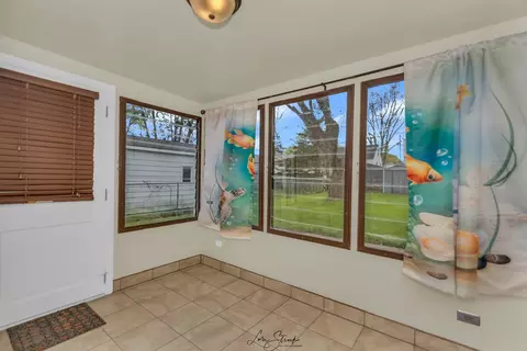 124 S Commonwealth Ave, Elgin, IL 60123 photo 11