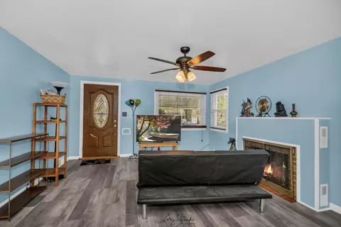 124 S Commonwealth Ave, Elgin, IL 60123 photo 8